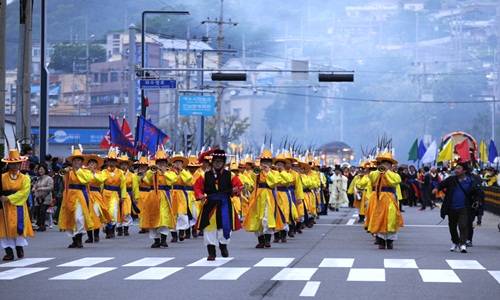 여수거북선축제 통제영길놀이 모습 ⓒ 여수시