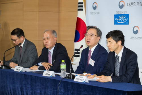 윤호영 카카오뱅크 공동대표가 카카오뱅크 사업계획에 대해 설명하고 있다. ⓒ 금융위원회