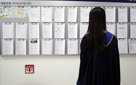 직장을 구하는 생각이 20대의 사람과 30대의 사람이 각각 달라요. ⓒ 뉴스1