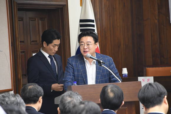 지난 19일 김성원 국회의원이 정책세미나 현장에서 인사말을 하고 있는 모습. ⓒ 김성원 의원실