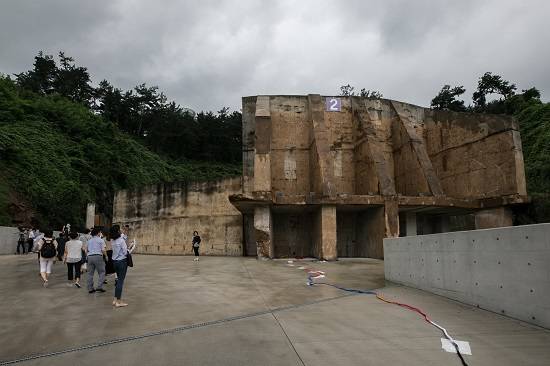 지난 8월24일 서울 마포 석유비축기지 시설 모습. '문화비축기지'로 탈바꿈 중인 마포 석유비축기지는 지난 1973년 중동전쟁으로 촉발된 1차 석유파동으로 유사시 안정적인 석유 공급을 위해 건설을 시작, 78년 완공됐다. 서울시는 문화비축기지를 도시재생 복합문화공간으로 활용할 계획이라 밝혔다. ⓒ 뉴스1