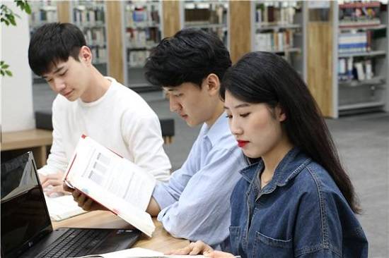 전공 학업에 매진 중인 광운대학교 정보과학교육원 학생들의 모습. ⓒ 광운대학교 정보과학교육원