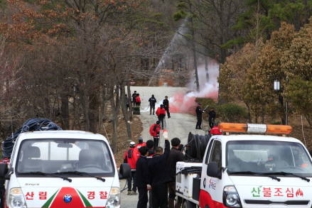 해남군과 영암산림항공은 13일 가학산 일원에서 산불진화 합동훈련을 진행하고 있다. ⓒ해남군