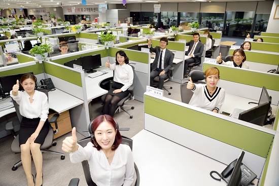 kt is는 힐링북 카페 운영 등 센터 내부 환경 개선을 통해 최고 수준의 근무환경을 조성하고 있다. ⓒ kt is
