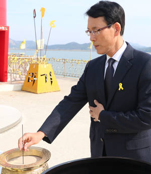 분양하고 있는 오인성 예비후보. ⓒ 오인성 캠프