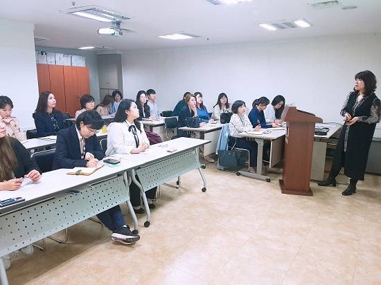 지난 10일 스탭스 취업성공패키지 단계별 실무교육에 참여한 참여자들이 교육을 듣고 있다. ⓒ 스탭스