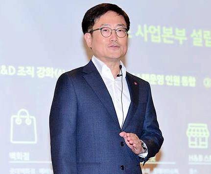 롯데가 온라인 사업에 3조원 가량을 투자하며 새로운 쇼핑 경험을 제공하기 위한 승부수를 던진다. 사진은 강희태 롯데쇼핑 대표이사. ⓒ 프라임경제