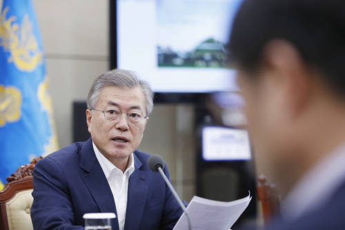 문재인 대통령은 제29회 국무회의를 주재하며 태풍 대비에 만전을 기해달라는 당부의 말을 전했다. ⓒ 청와대