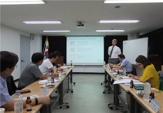 보어 세계고용연맹 매니저가 '한국 노동시장의 국제 비교와 발전 제안'에 대해 발표하고 있다. ⓒ 한국HR서비스산업협회