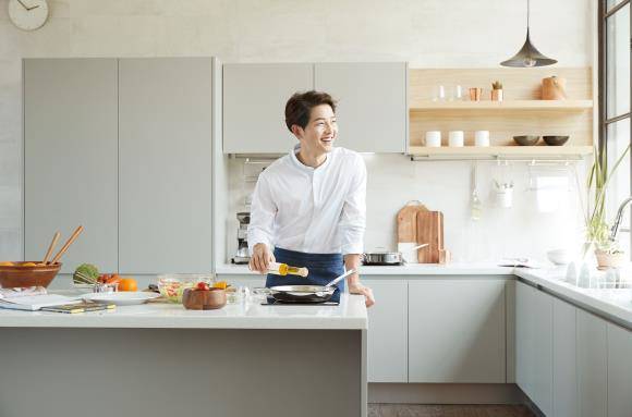 현대리바트는 주방가구 브랜드 '리바트 키친'에 새로운 통합 제조 및 관리 시스템 'Uni–Body'를 적용한다. ⓒ 현대리바트