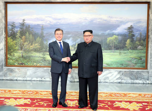북측의 제의로 오는 13일 열리는 남북고위급회담의 참석자가 결정되지 않은 가운데 주요 의제는 가을 남북정상회담 및 판문점선언 내용이 될 예정이다. ⓒ 청와대