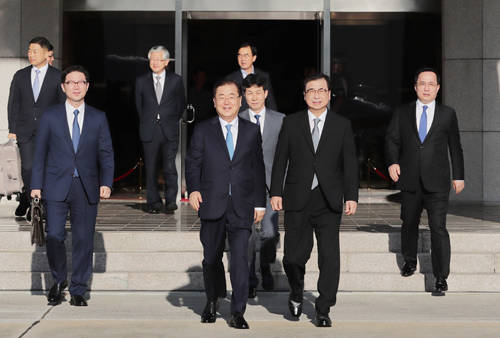 정의용 청와대 국가안보실장을 주축으로 한 대북 특별사절단이 성남공항을 통해 평양으로 5일 출발했다. ⓒ 청와대