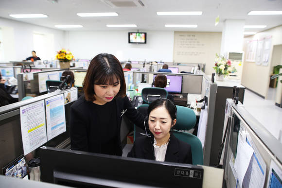 현대홈쇼핑은 유통업에서 고객센터의 중요성을 각인하고자 1년에 2회 이상 의무 고객센터 체험을 실시하고 있다. ⓒ 현대홈쇼핑