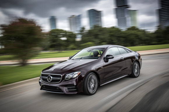 더 뉴 메르세데스-AMG E 53 4MATIC+ 쿠페는 강력한 성능과 스포티한 스타일, 높은 효율성을 갖췄다. ⓒ 메르세데스-벤츠 코리아