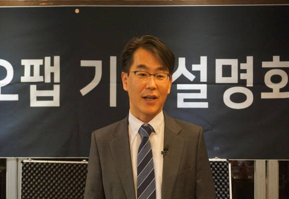 윤원수 티앤알바이오팹 대표가 8일 열린 기자간담회에 앞서 인터뷰를 진행하고 있다. ⓒ 티앤알바이오팹