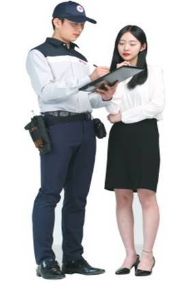 고객과 직원의 사전 상담 후 정확한 진단을 위한 현장 실사가 진행된다. ⓒ 세프로