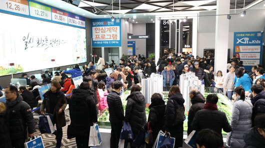 '일산자이 3차' 견본주택을 방문한 관람객들. ⓒ GS건설