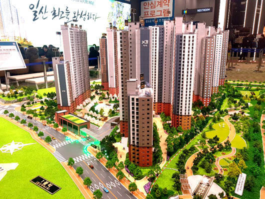 '일산자이 3차' 견본주택 내부에 마련된 조성모형. = 장귀용 기자