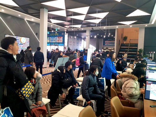 일산자이 3차 견본주택 개관 당시 몰려든 인파. = 장귀용기자