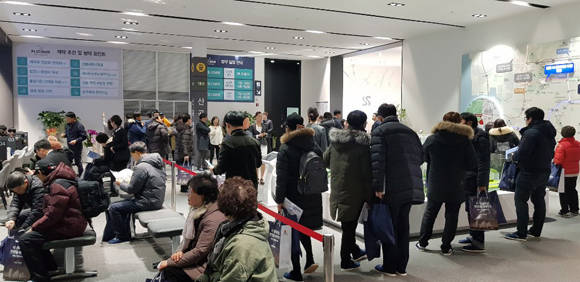 '쌍용 더 플래티넘 부평'은 7호선 산곡역 개통과 학군 등 인프라에 대해 높게 평가하는 방문객이 많았다. = 장귀용 기자