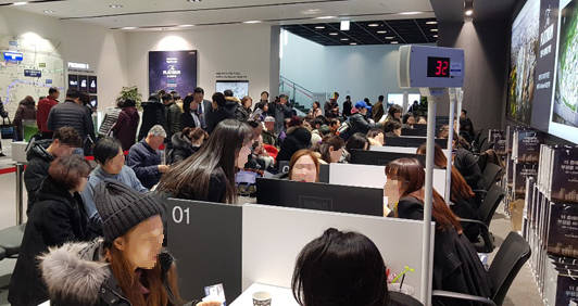 '쌍용 더 플래티넘 부평'은 산곡2구역 인근 재개발단지 중 첫 대단지 공급으로 노후화 된 아파트에서 새 아파트로 옮기려는 지역 주민들의 관심도가 높았다. = 장귀용 기자