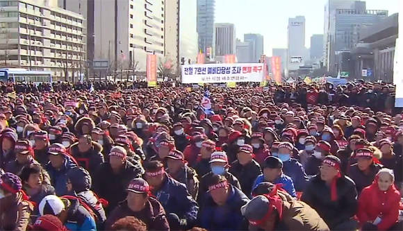 지난 15일 광화문에서는 포천시민 1만여명이 운집해 '7호선 옥정-포천 연장 사업' 예비타당성면제를 촉구하는 결의대회가 열렸다. = 장귀용 기자