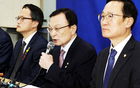이해찬 더불어민주당 대표가 1일 서울 용산구 용산역 회의실에서 열린 현장 최고위원회의에서 모두발언을 하고 있다. ⓒ 뉴스1