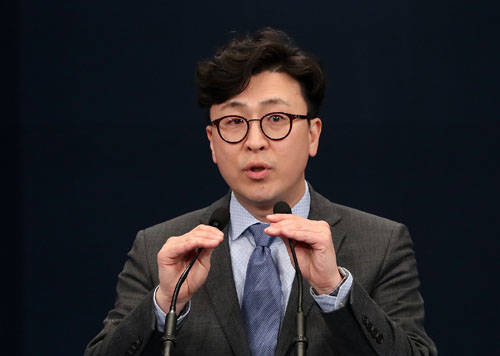 한정우 청와대 부대변인은 7일 처음으로 청와대 춘추관에서 브리핑을 진행했다. ⓒ 뉴스1