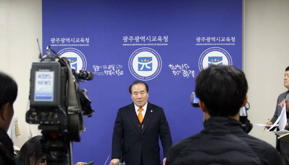기자회견중인 장휘국 광주시교육감. ⓒ 광주시교육청