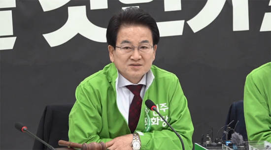 정동영 민주평화당 대표는 11일 민주평화당 최고위원회에서 '신용카드 소득공제 축소 방침'을 철회하라는 입장을 내놓았다. ⓒ 정동영 의원실