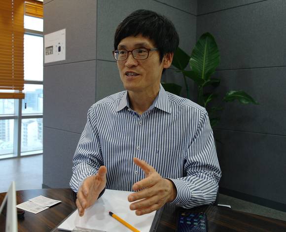 윤완수 웹케시 대표이사가 향후 전자금융이 나아갈 방향과 함께 전자금융 선도업체로써 웹케시가 이뤄나갈 비전에 대해 말하고 있다. ⓒ 프라임경제