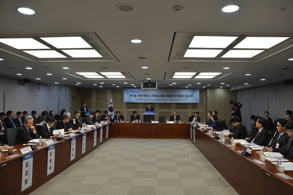 4월1일 국회의원회관 제2세미나실에서는 윤관석 더불어민주당 의원과 한국감정원이 공동으로 주최한 정책토론회가 열렸다. 이날 토론회에서는 부동산 가격공시제도에 대한 다양한 논의들이 진행됐다. ⓒ 윤관석 의원실