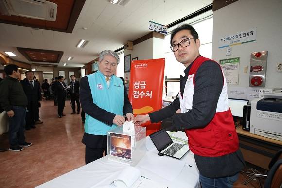 국민건강보험공단은 강원도 고성 재해현장을 방문하고, 피해복구 성금 3000만원과 추가 구호품을 전달했다. ⓒ 국민건강보험공단