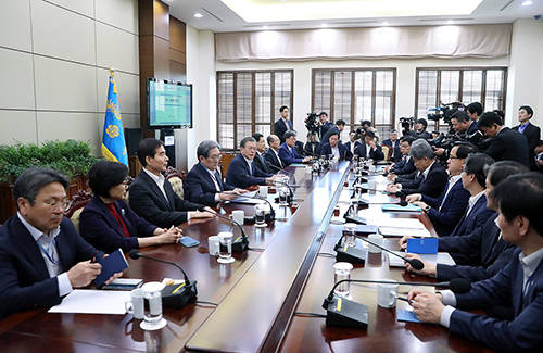 문재인 대통령은 수보화의에서 "트럼프 대통령의 한반도 평화에 대한 한결같은 의지와 전례 없는 길을 걷고 있는 담대한 지도력에 깊은 경의를 표한다"고 말했다. ⓒ 청와대