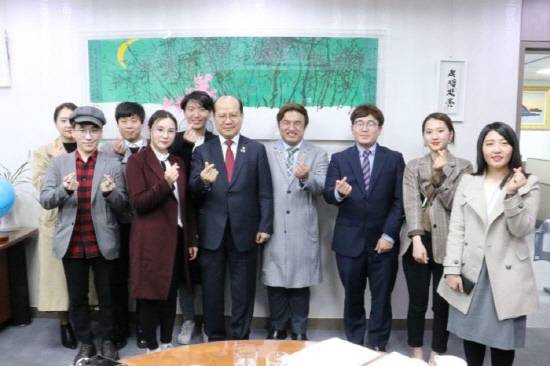 제2대 대학생국회의원과 이종명 의원. = 이종명 의원실