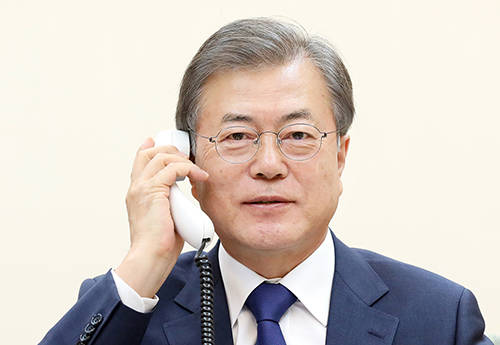 문재인 대통령은 트럼프 대통령과의 통화에서 지난 4일 북한의 단거리 발사체와 관련한 우리 입장을 설명했다. ⓒ 청와대