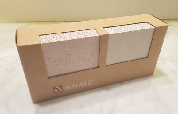 쌍용ALC 시제품. ALC는 경량기포콘크리트를 지칭하며, 구워내는 친환경 자재다. 시멘트콘크리트와 달리 독성이 없고 별도의 단열재를 필요로 하지 않아 화재에도 강하다. = 장귀용 기자