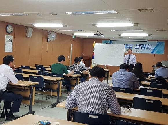 대우세계경영연구회 박창욱 사무총장이 제대(예정)군인을 대상으로 베트남 해외취업에 대해 설명하고 있다. ⓒ 서울지방보훈청 제대군인지원센터