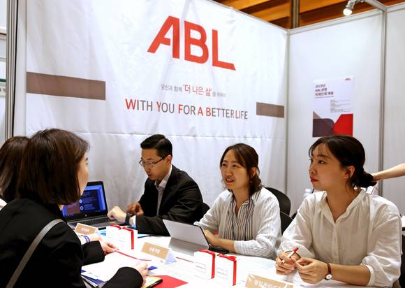 지난 4일 서울 삼성동 코엑스에서 열린 '외국인투자기업 채용박람회'에 참여한 ABL 생명 부스 ⓒ ABL생명