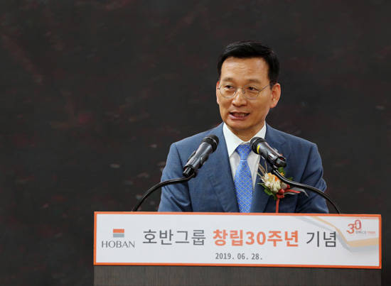 호반그룹 창립 30주년 행사에서 김상열 회장이 축사를 하는 모습. ⓒ 호반그룹