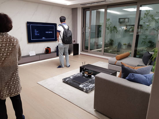 '서초그랑자이'는 서울시로부터 '우수 디자인 인증'을 받아, 발코니 확장 인센티브를 부여받았다. 이에 따라 '서초그랑자이'는 발코니 확장시 좀 더 넓은 공간을 확보할 수 있게 됐다. = 장귀용기자