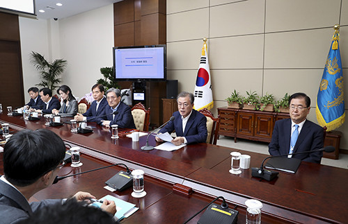 문재인 대통령은 22일 청와대 여민관에서 수석보좌관회의를 주재하고 '제2 벤처붐을 통한 혁신창업 국가'에 대해 언급했다. ⓒ 청와대