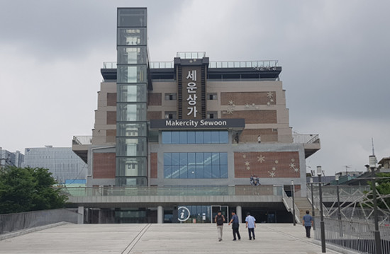 서울시가 세운재정비촉진지구의 일부 지역에 대한 재정비 지역 해체를 추진하면서 지역 토지주들과 상인들을 비롯한 관련 당사자들 간 갈등이 고조되고 있다. 사진은 세운재정비촉진지구의 중심이라고 할 수 있는 세운상가 전경. = 장귀용 기자