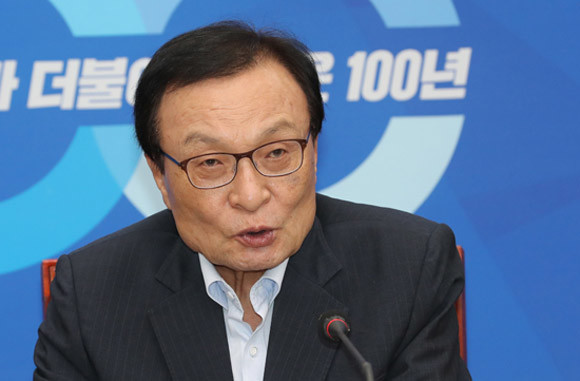 이해찬 더불어민주당 대표 등 더불어민주당 지도부는 일본의 보복성 수출규제에 이은 화이트리스트 배제가 이뤄질 경우 강력하게 대응한다는 방침을 밝혔다. ⓒ 연합뉴스