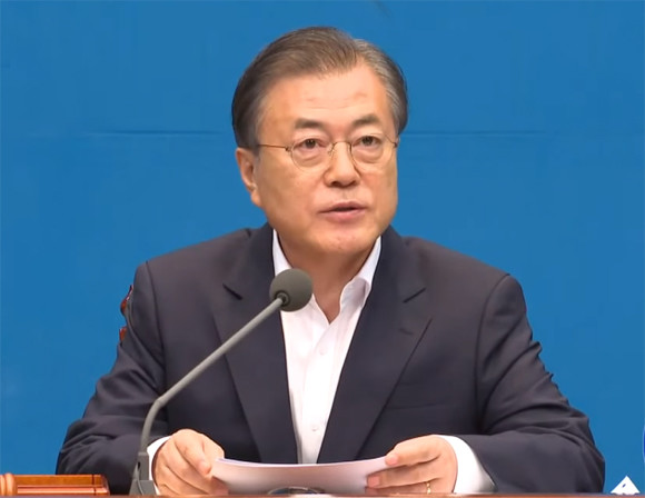 문재인 대통령은 2일 긴급 국무회의를 주재하면서, 일본의 화이트리스트 제외 결정에 깊은 유감을 표했다. ⓒ 프라임경제