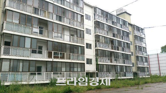 개포상록아파트(개포주공9단지)는 주민퇴거가 완료된 상태로, 빠르면 이달 중순 철거에 들어간다. 지난 2015년 재건축이 추진될 이래, 이주지에서 재건축을 기다려 온 입주민들은 시공사 선정을 크게 반기는 분위기다. = 장귀용 기자