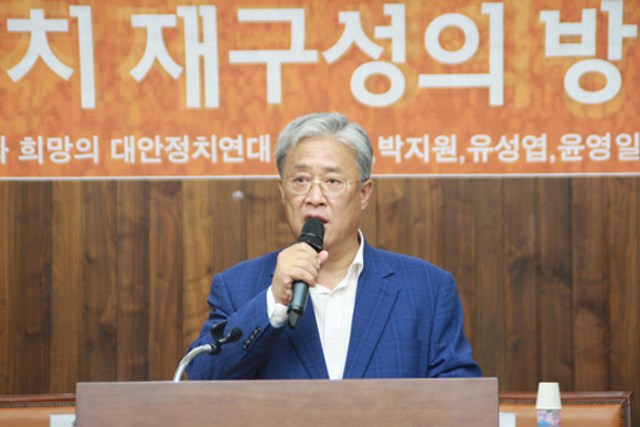 유성엽 민주평화당 원내대표를 위시한 '대안정치' 소속 10명의 국회의원들은 오늘 오전 자체 회의를 열고, 민주평화당 탈당을 결의했다. ⓒ 프라임경제