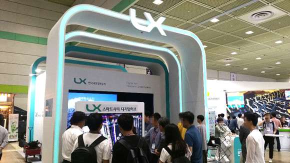 한국국토정보공사(LX)는 2019 스마트 국토엑스포에서 '도시방재 3D 시뮬레이션'을 통해 스마트시티 디지털허브 구축을 엿볼 수 있는 기회를 제공했다. = 장귀용 기자