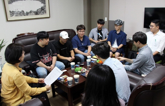 청년들과 간담회 하는 박주현 의원. = 박주현 의원실
