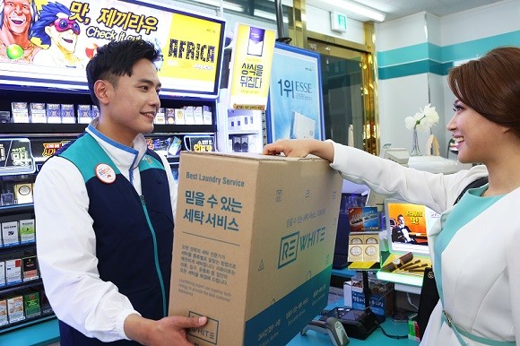 리화이트는 GS25 편의점에서 와이셔츠 손다림질 1100원 세탁서비스를 제공한다고 밝혔다. ⓒ 리화이트